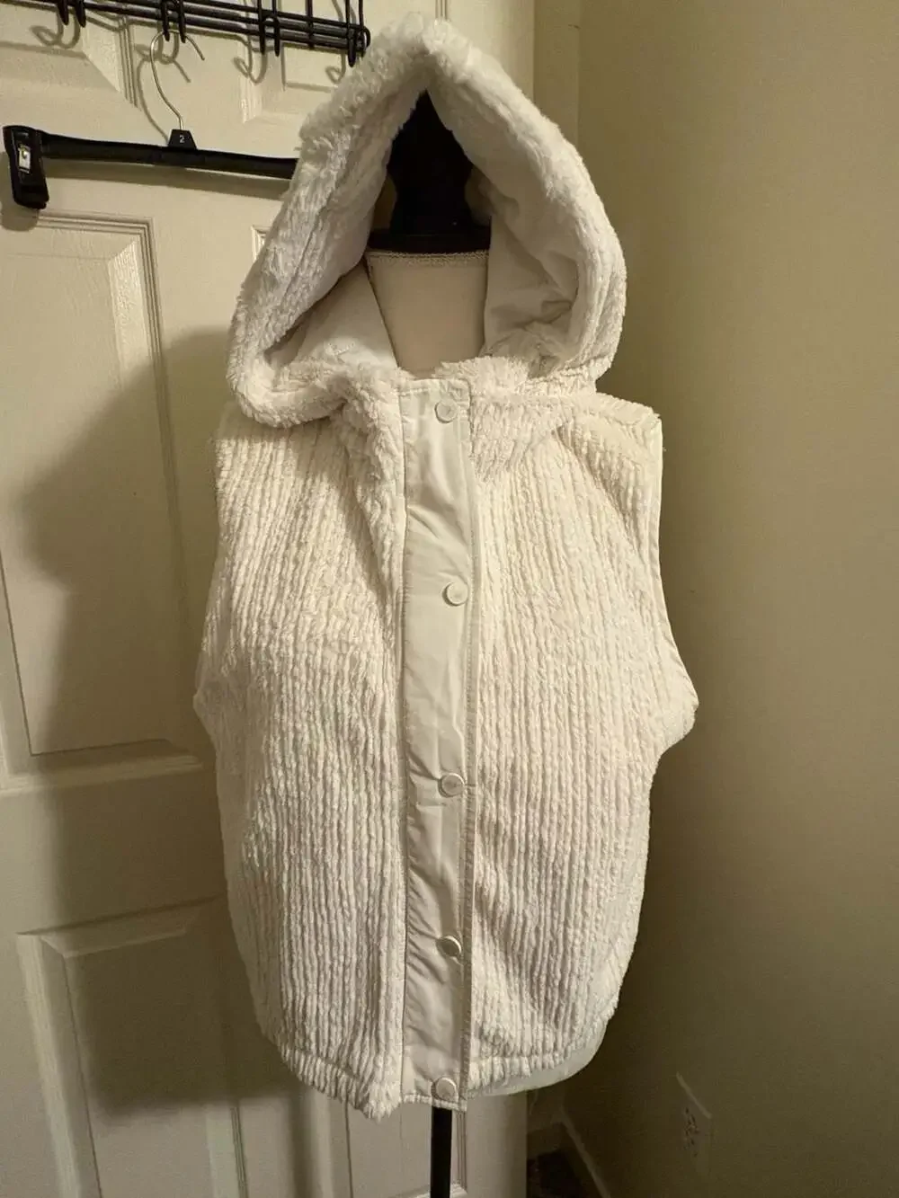 BKE Women's Cream Faux Fur Hooded Vest